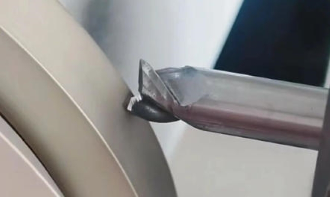 Použili ste frézu hneď po vybalení z krabice? Ako to, že to prasklo len za pol hodinu?